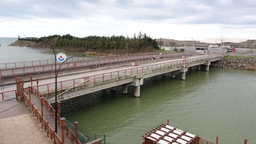 Başkan Demirtaş&rsquo;tan G&uuml;l&uuml;&ccedil; K&ouml;pr&uuml;s&uuml;&rsquo;n&uuml;n ka&ccedil;ak iddialarına yanıt