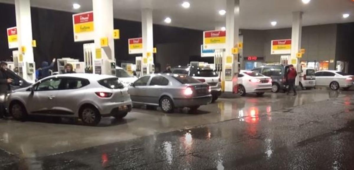 Gaziantep&rsquo;te dolu yağışı etkili oldu, ara&ccedil; s&uuml;r&uuml;c&uuml;leri sığınacak yer aradı