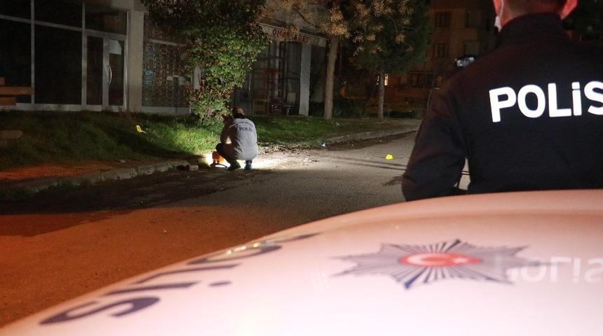 Kocaeli'de parkta tartıştığı husumetlisi tarafından silahla vuruldu