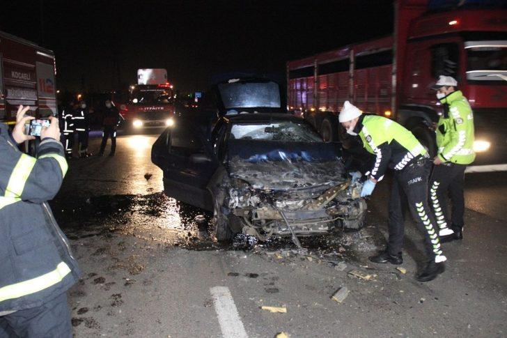 Otomobil tırın altında girdi: 1 ölü G4