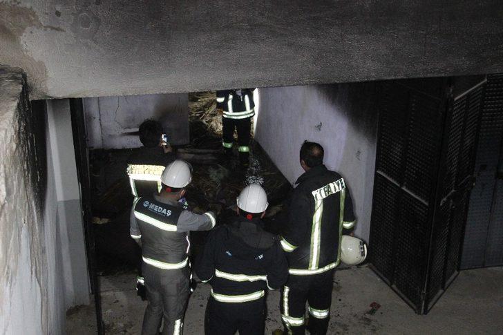 Garajda çıkan yangın apartman sakinlerini korkuttu G4