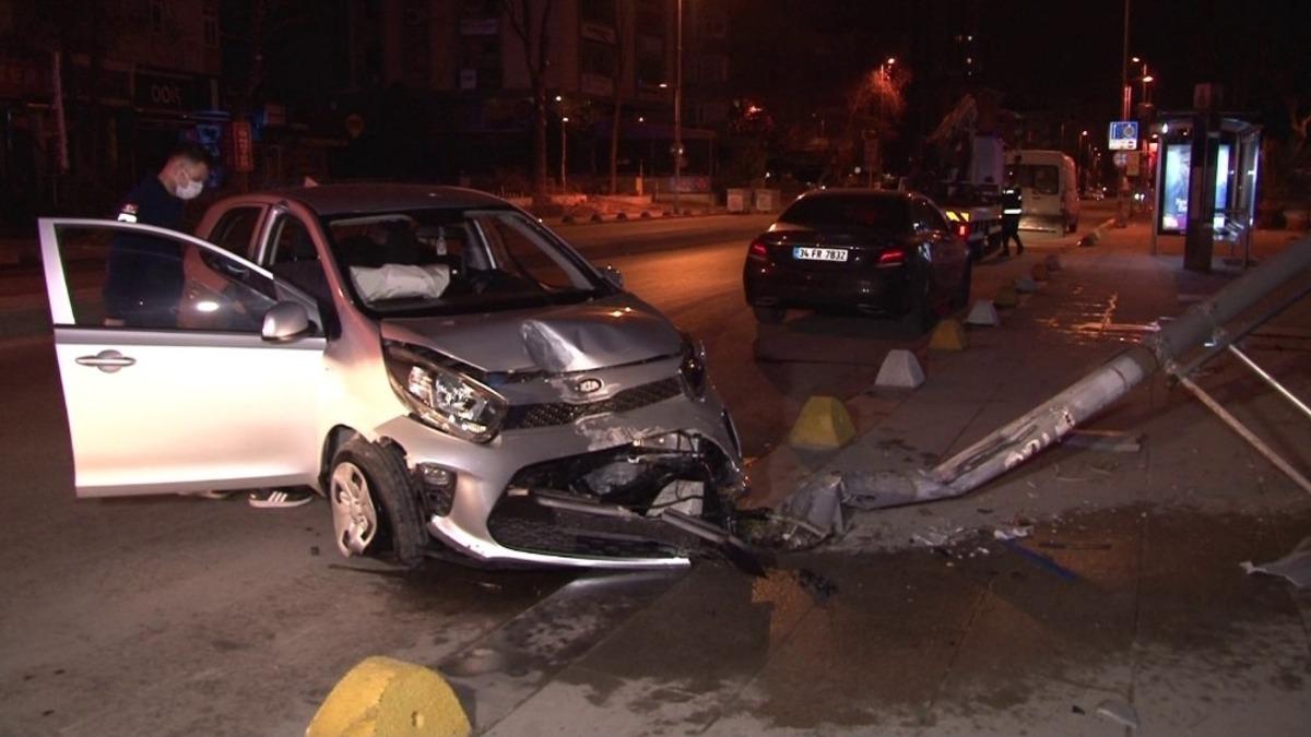 Kaza yapan s&uuml;r&uuml;c&uuml; kız arkadaşının yaralandığını g&ouml;r&uuml;nce g&ouml;zyaşlarına hakim olamadı