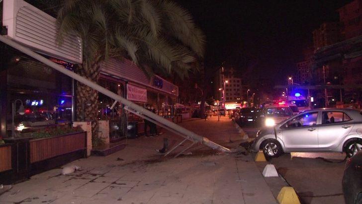 Kaza yapan sürücü kız arkadaşının yaralandığını görünce gözyaşlarına hakim olamadı G2