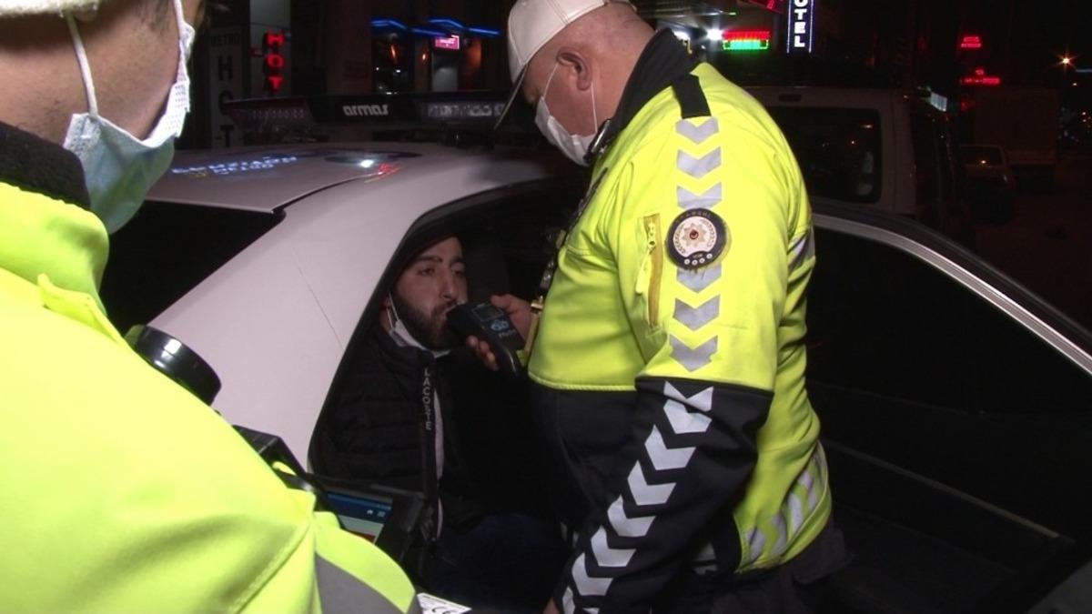 Kısıtlamada kontrol noktasından ka&ccedil;an şahıstan polislere, "Sizin yanınıza bırakmayacağım, sizi mahkemeye vereceğim" tehdidi