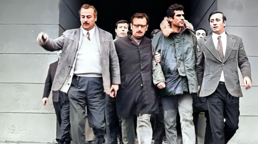 Deniz Gezmiş'in 50 yıl sonra ortaya çıkan yeni fotoğrafları! Renklendirilmiş olarak paylaştı