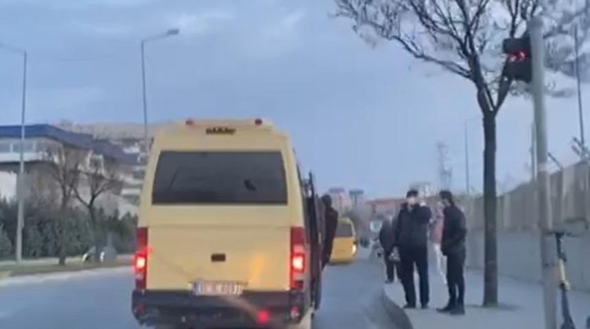 (&Ouml;zel) Başakşehir&rsquo;de minib&uuml;ste sosyal mesafesiz yolcu taşımacılığı pes dedirtti