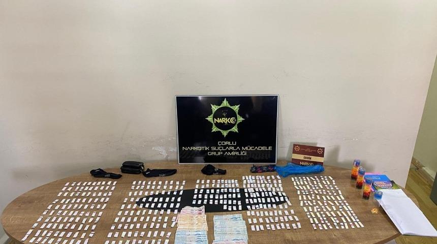 Çoraplardan uyuşturucu çıktı: 3 gözaltı