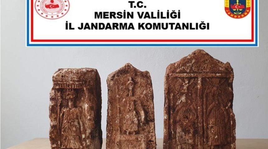 Mersin’de 3 kabartmalı taş ele geçirildi