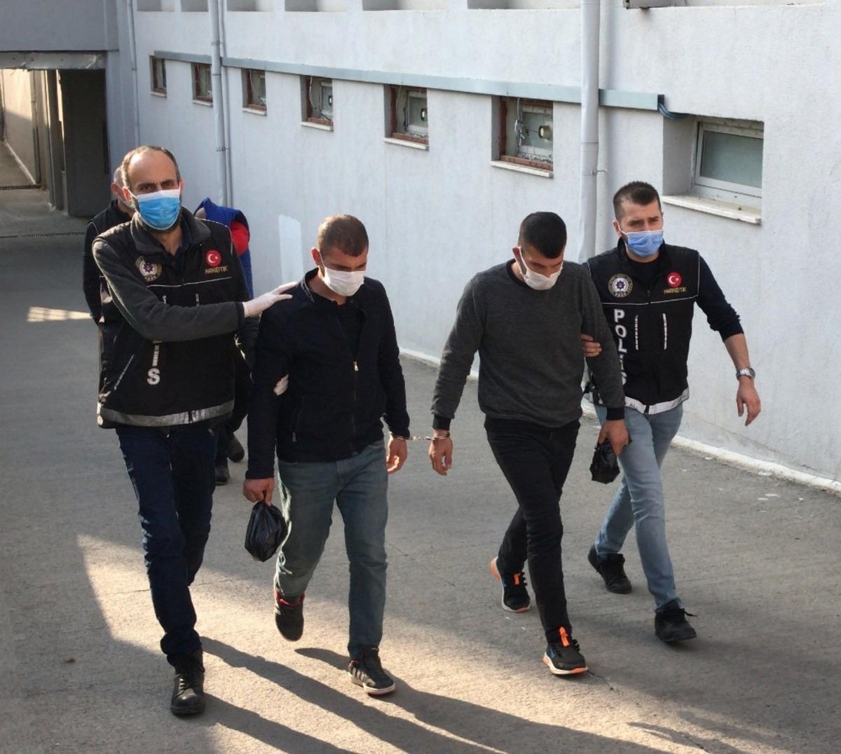 Adana&rsquo;da su&ccedil;&uuml;st&uuml; yakalanan torbacılar tutuklandı