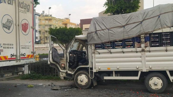 Tarsus’ta 3 aracın karıştığı kazada 3 kişi yaralandı G3