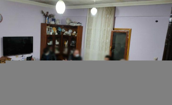 Giresun’da bir evde kumar oynadıkları tespit edilen 18 kişiye 86 bin 490 lira ceza kesildi G1