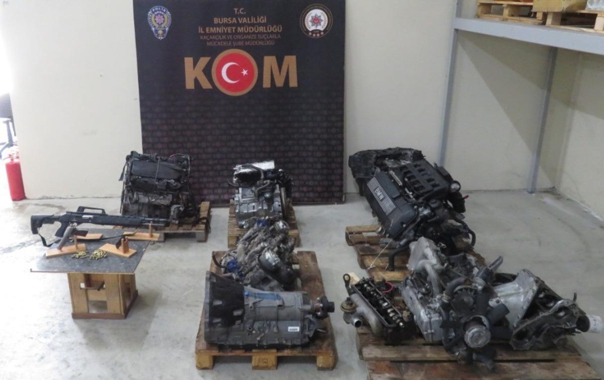 Bursa&rsquo;da l&uuml;ks otomobillerin yedek par&ccedil;alarını yurt dışından ka&ccedil;ak getirerek satan ş&uuml;pheliler yakalandı