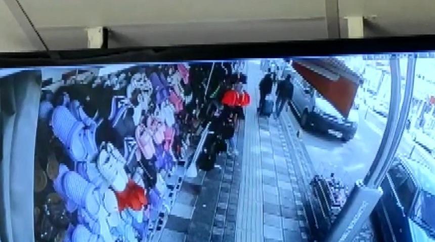 Kan donduran anlar: Babanın 16 yaşındaki kızını bı&ccedil;aklama g&ouml;r&uuml;nt&uuml;s&uuml; ortaya &ccedil;ıktı