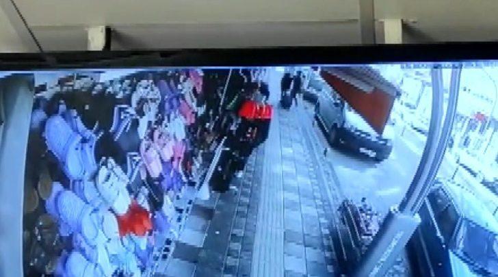 Babanın 16 yaşındaki kızını bıçakladığı anlar güvenlik kamerasında G2