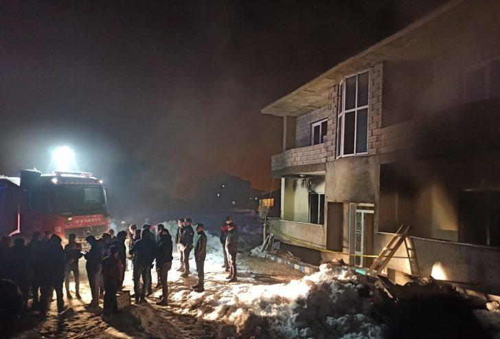 Yüksekova’da korkutan yangın G2