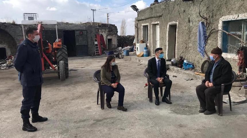 Acıgöl Kaymakamı Kaya, şehit ailelerini ziyaret etti