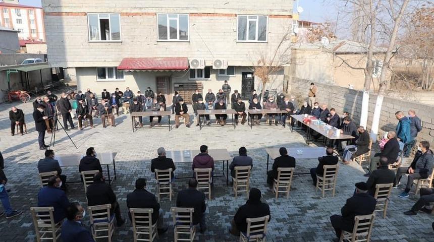 Vali Sarıibrahim vatandaşlarla bir araya geldi