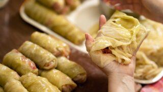 Lahana sarması yapacaksanız bu püf noktasına dikkat! Üzerine bastırdığınızda...