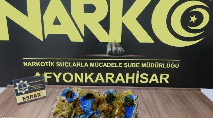 Otomobilin yakıt deposuna saklanan esrarı dedekt&ouml;r k&ouml;pek buldu