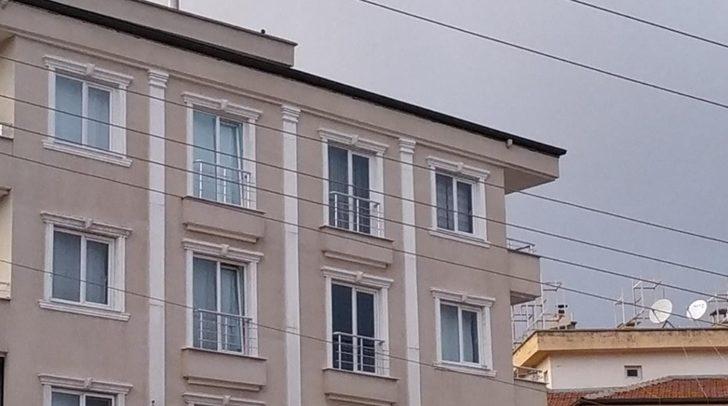 Mahalleye yayılan koku sonrası cesedi bulundu G3