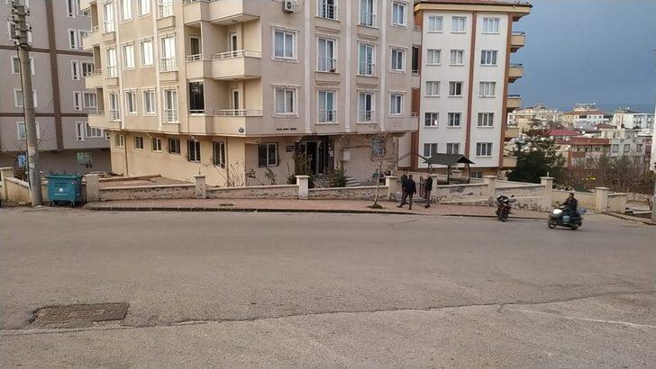 Mahalleye yayılan koku sonrası cesedi bulundu G4