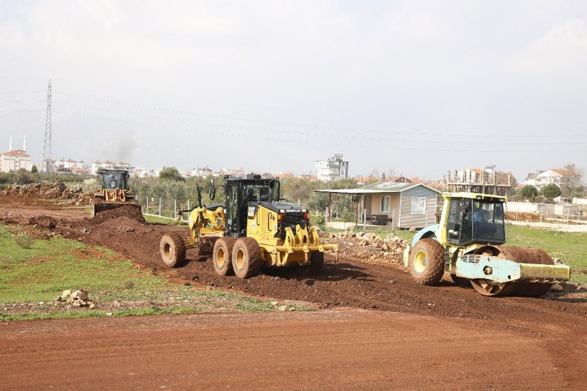 D&ouml;şemealtı Belediyesinden &Ccedil;ıplaklı Mahallesine yeni yol