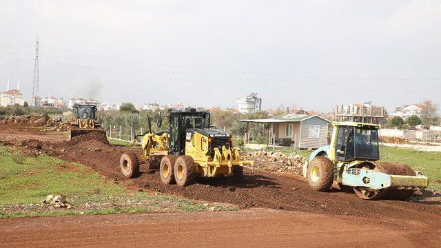 Döşemealtı Belediyesinden Çıplaklı Mahallesine yeni yol