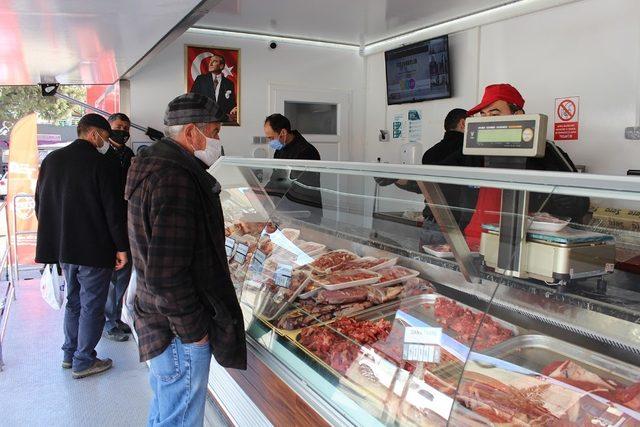 Halk Et Satış Tırından bir ayda 14 bin 396 kg et ürünü satıldı