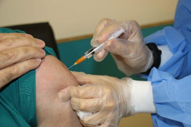 Sağlık çalışanlarına ikinci doz aşılama Elazığ’da başladı G3