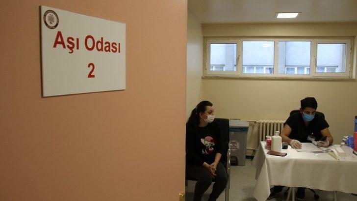 Sağlık çalışanlarına ikinci doz aşılama Elazığ’da başladı G5