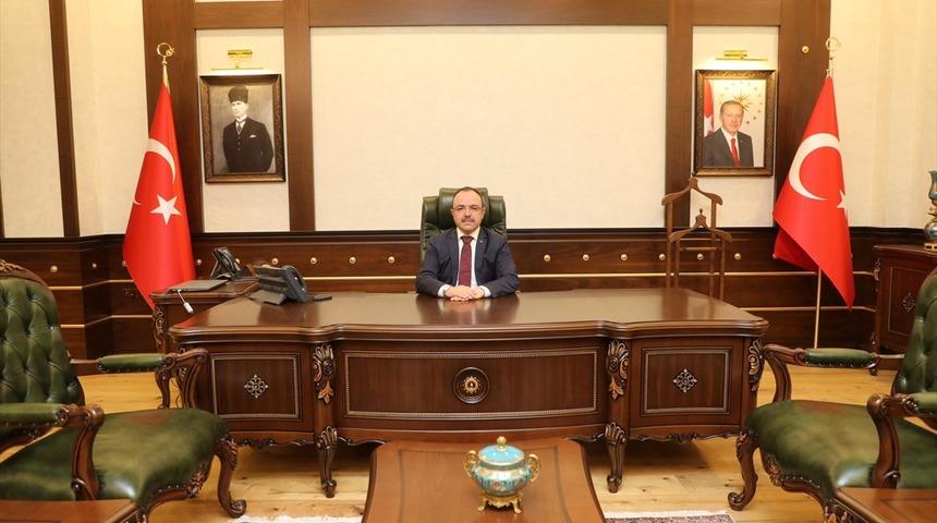 Vali Erkaya Yırık'tan "Elazığ'ın geleceğine birlikte karar verelim" anketi