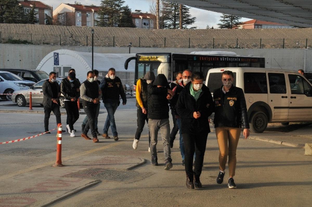 EFT dolandırıcılığı yapan ş&uuml;pheliler adliyede