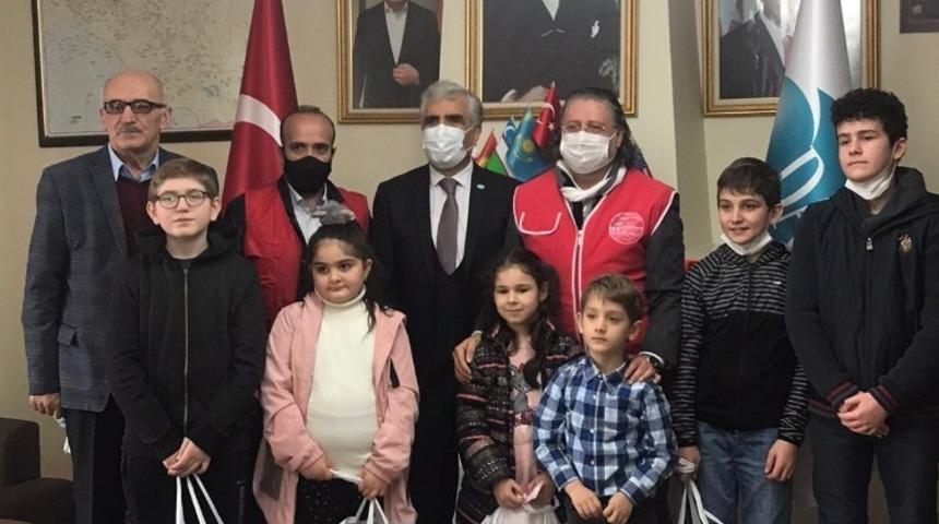 WEFA, İstanbul&rsquo;da yaşayan Ahıska T&uuml;rk&uuml; &ccedil;ocuklara kışlık kıyafet dağıtımı yaptı