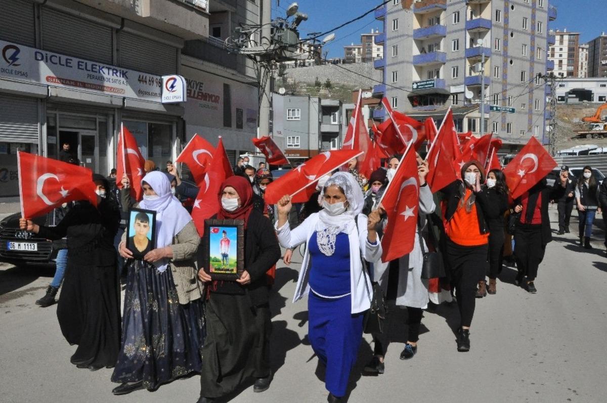 Şırnak annelerinden HDP&rsquo;ye tepki: "Zenginler fakirleri sattı"