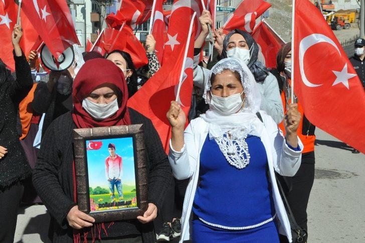 Şırnak annelerinden HDP’ye tepki: "Zenginler fakirleri sattı" G3