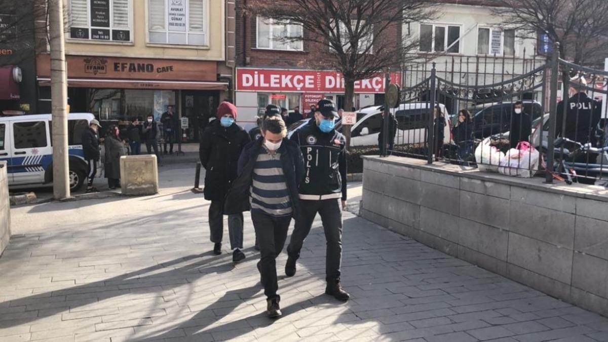 Uyuşturucu sattığı &ouml;ne s&uuml;r&uuml;len 2 şahıstan 1&rsquo;i tutuklandı