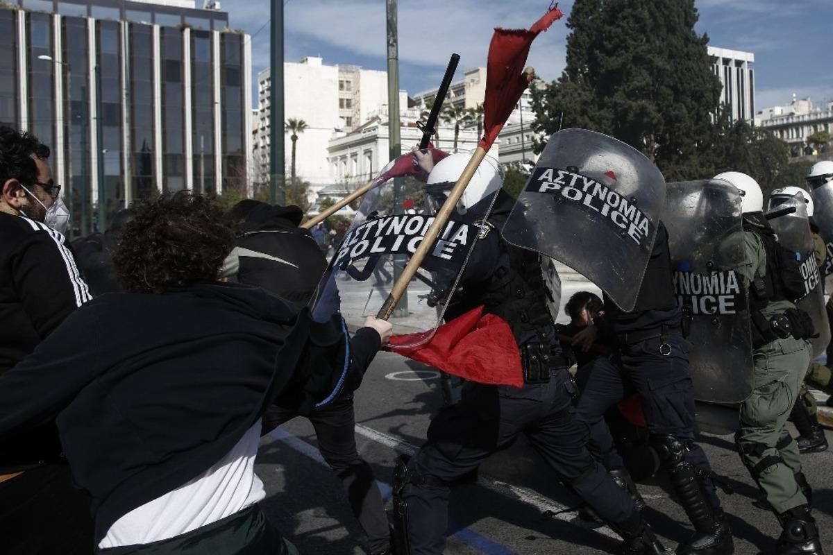 Yunanistan&rsquo;da &ouml;ğrencilerden yeni yasa tasarısına karşı protesto