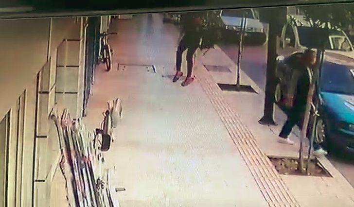 (Özel) Kaldırımda yürüyen adamın ölümden saniyelerle kurtulduğu anlar kamerada G2