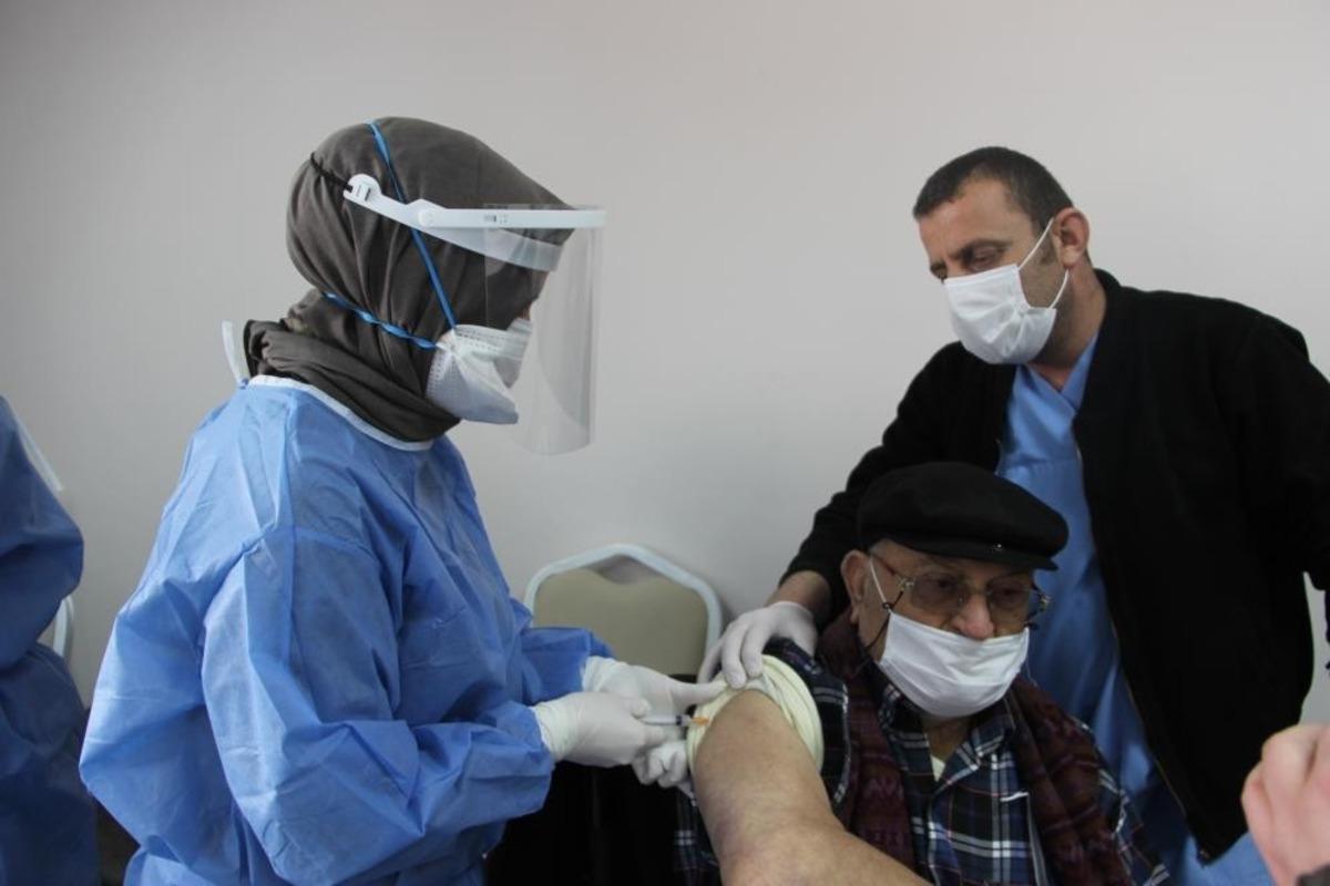 D&uuml;zce&rsquo;de aşı olanlar 13 bini ge&ccedil;ti