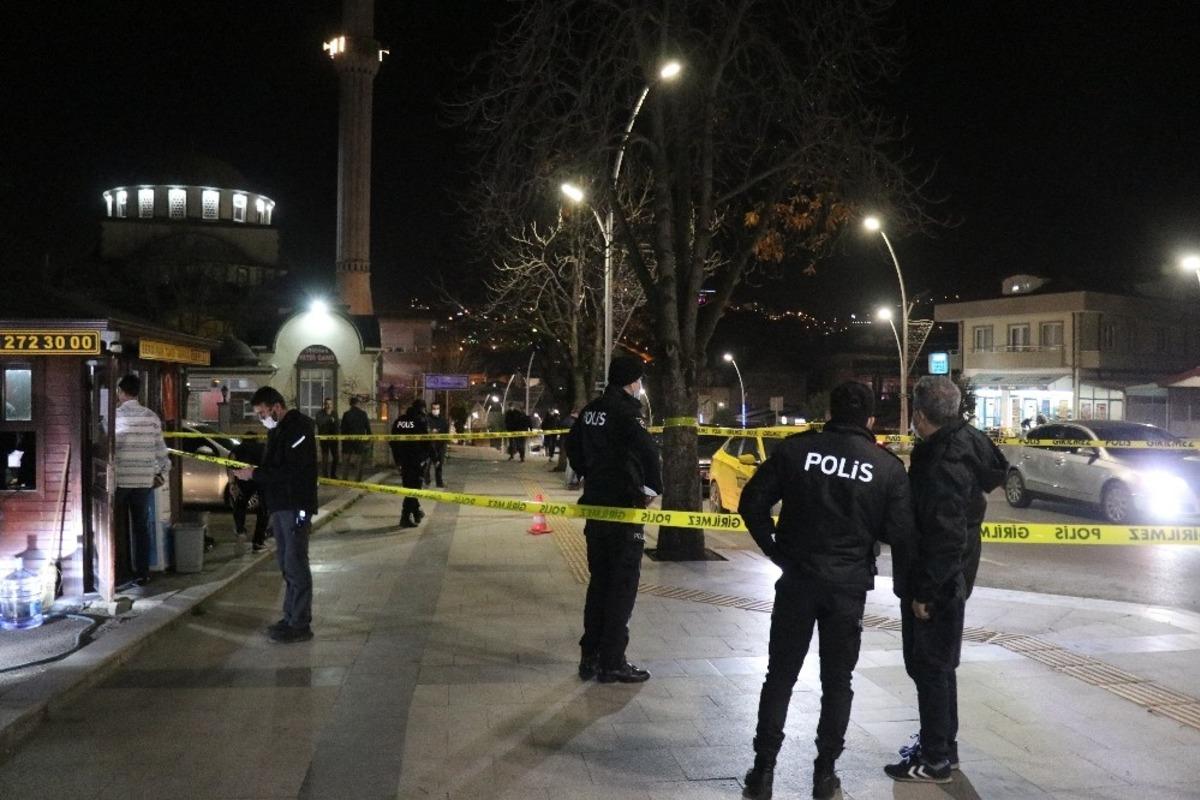 Polis merkezi yanında taksiciyi silahla vurup ka&ccedil;an şahıs yakalandı