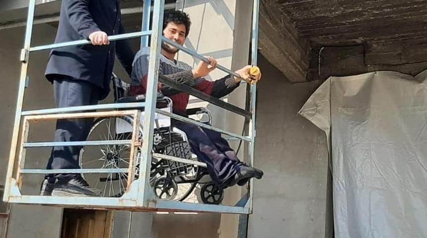 M&uuml;ft&uuml;l&uuml;kten engelli sandalyesi