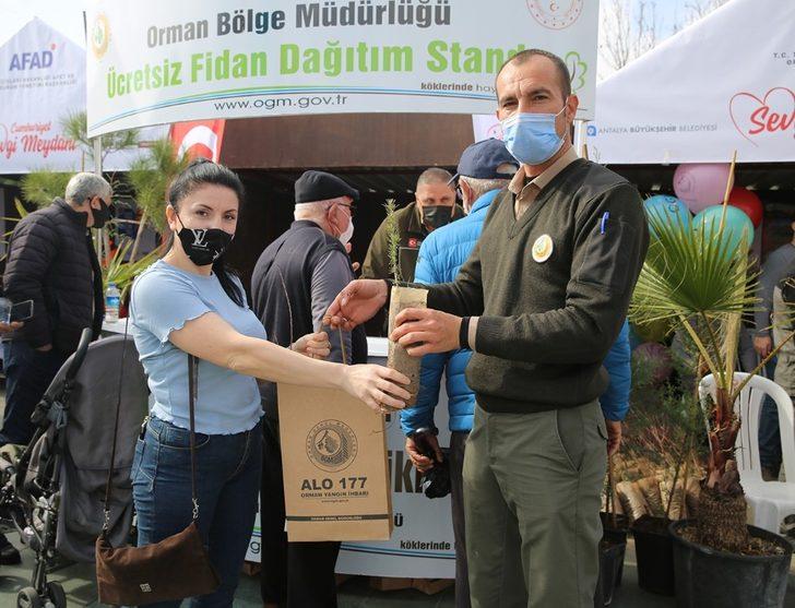 Antalya, Büyükşehir Belediyesinin ‘Sevgi’ etkinliğiyle renklendi G3