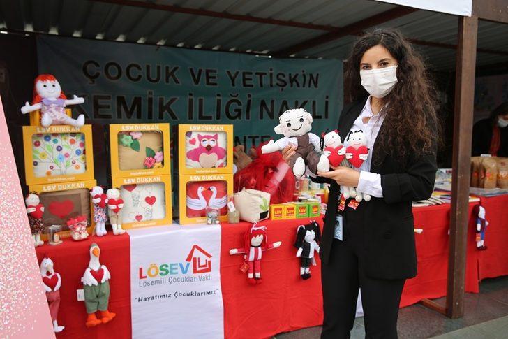 Antalya, Büyükşehir Belediyesinin ‘Sevgi’ etkinliğiyle renklendi G4