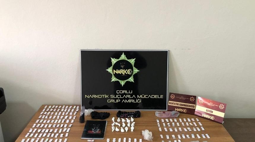 &Ccedil;oraplardan uyuşturucu fışkırdı: 3 g&ouml;zaltı