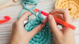 Düz örgü ve ters örgü nasıl örülür? Örgü örmenin faydaları nelerdir?
