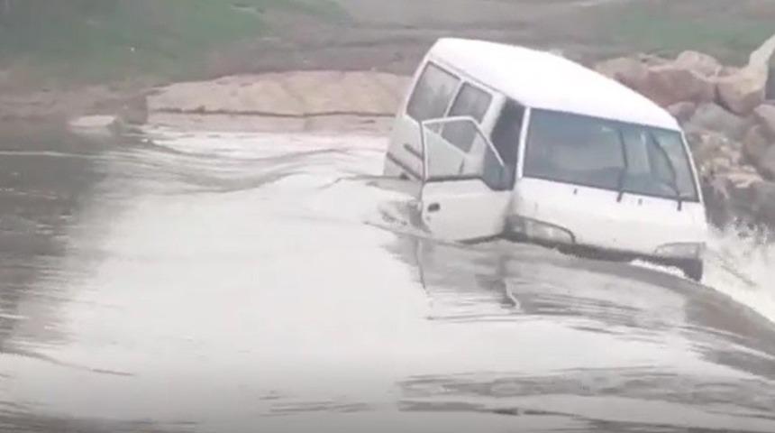 Suya kapılan minib&uuml;ste can pazarı