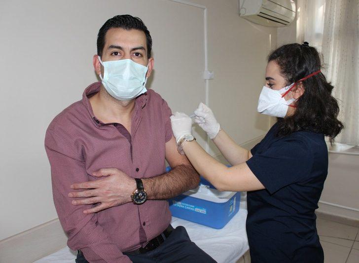 Denizli’de sağlıkçılara 2. doz aşıları vurulmaya başlandı G3