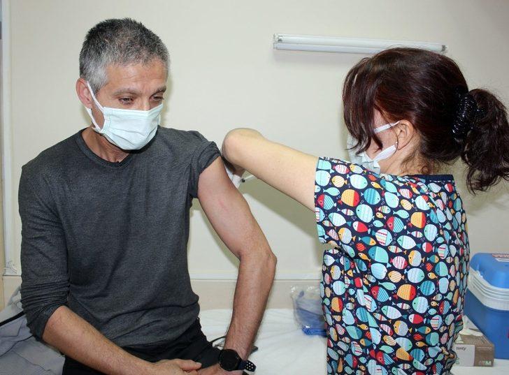 Denizli’de sağlıkçılara 2. doz aşıları vurulmaya başlandı G5