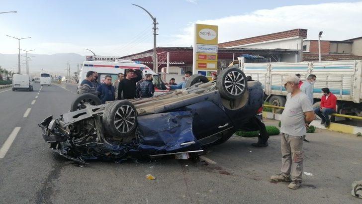 İki otomobil çarpıştı, 2’si ağır 5 yaralı G5