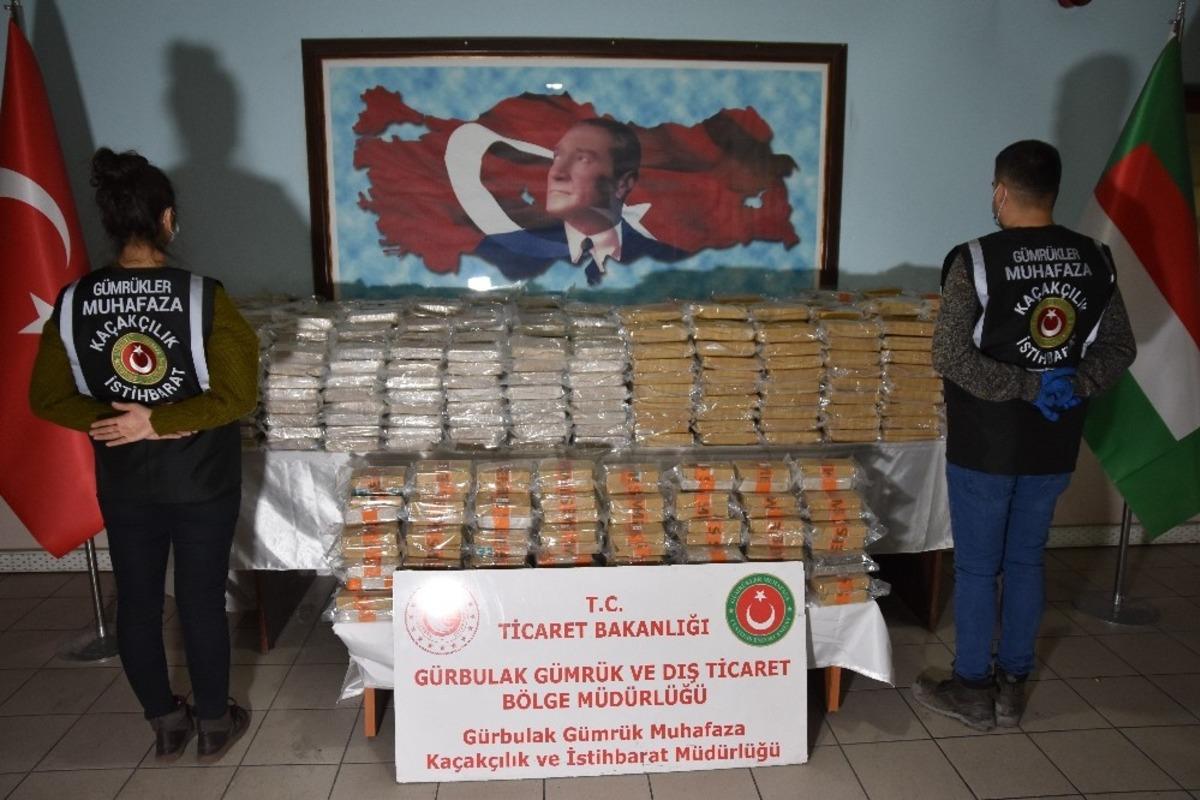 G&uuml;rbulak G&uuml;mr&uuml;k Kapısında rekor seviyede, 400 milyonluk 808 kilogram eroin yakalandı